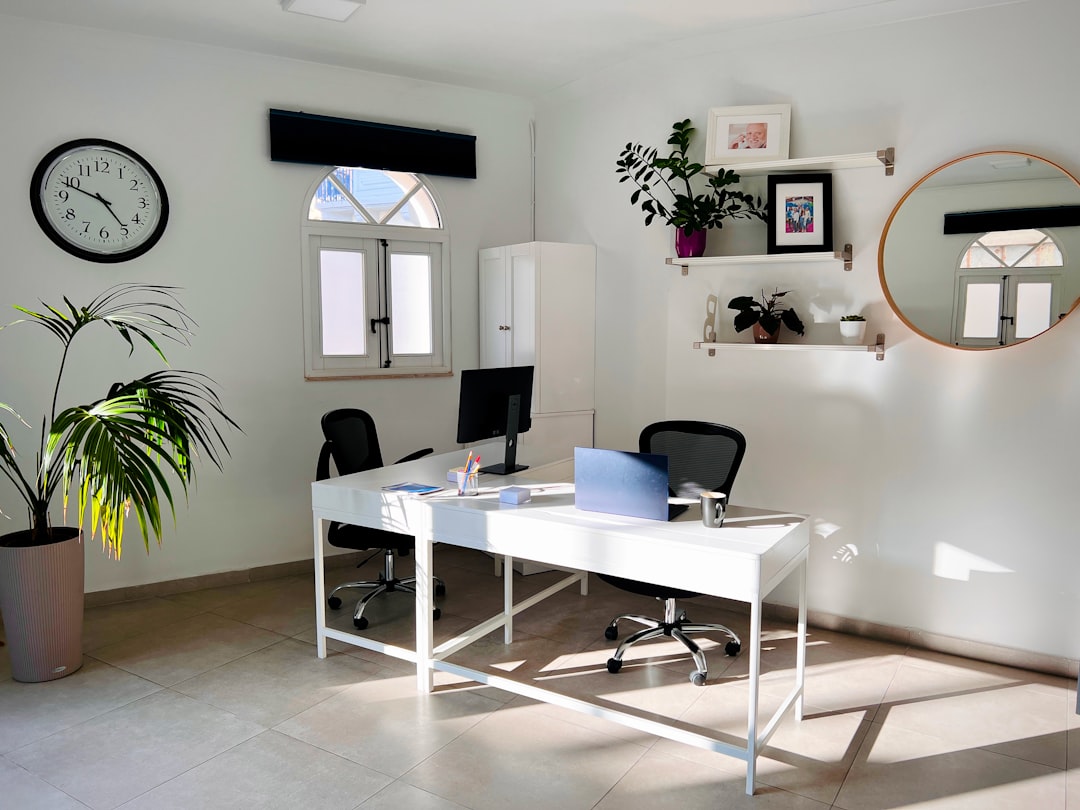 Pack Oficina Moderna Instalación de drywall, divisiones y acabados para espacios de trabajo. Construcción y remodelación en presentación destacada
